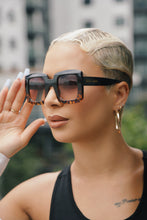 Load image into Gallery viewer, D'or Shades